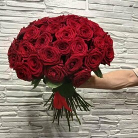 Букет 31 роза Рэд Наоми