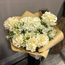 Французские розы, Гортензия, Альстромерия, Дизайнерская упаковка