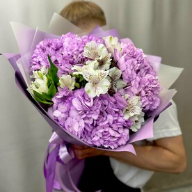 Букет гортензии и альстромерии