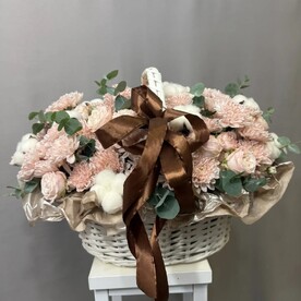 Корзинка с хризантемой хлопком