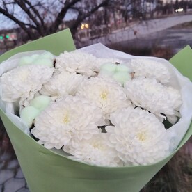 Букет из хризантемы и мятного хлопка (3 шт)