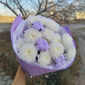 Букет из кустовой хризантемы с сиреневым хлопком (3 шт)