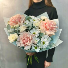 Диантус, Роза Эквадор, Эвкалипт, Хризантема кустовая, Дизайнерская упаковка