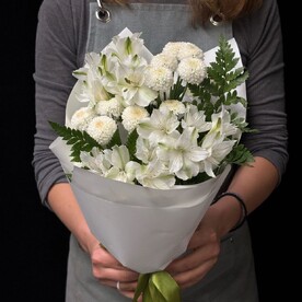 Альстромерия шт, Папоротник шт, Хризантема кустовая шт, Дизайнерская упаковка шт