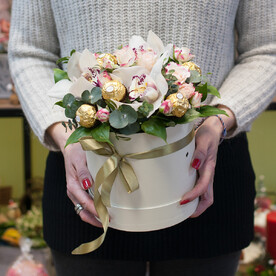 Роза кустовая, Орхидея, Эвкалипт, Писташ, Салал, Ferrero Rocher, Шляпная коробка