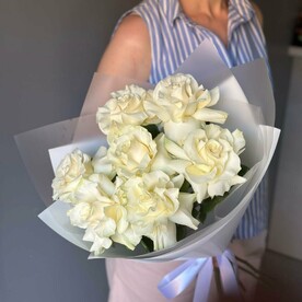Букет из 7 белых французских роз