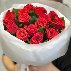Букет из 15 алых роз