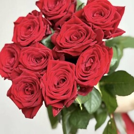 Роза Ред Наоми 9 шт