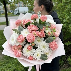 Букет с Пионовидной кустовой розой