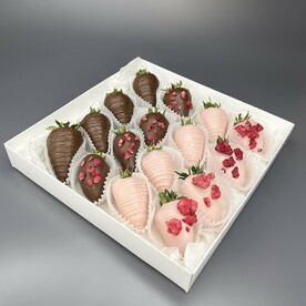 Коробочка клубники в шоколаде Малиновый поцелуй