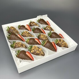 Коробочка клубники в шоколаде Шоколадный вельвет