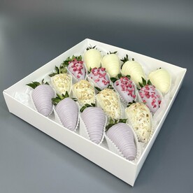 Коробочка клубники в шоколаде Лавандовый сад