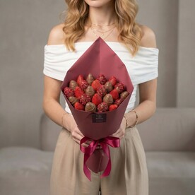 Букет из клубники в шоколаде, съедобный, сладкий букет Сочное наслаждение