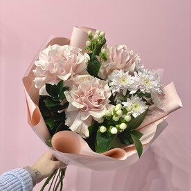 Роза, Гиперикум, Хризантема кустовая, Рускус