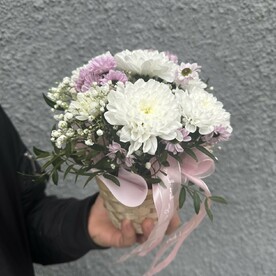 Цветочная композиция в корзине