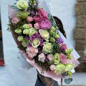 Писташ, Лизиантус Эустома, Роза, Роза кустовая, Роза пионовидная кустовая, Эвкалипт, Пион, Статица, Диантус, Сантини, Тишью, Фоамиран