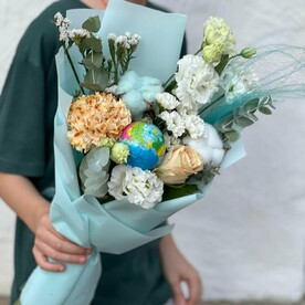 Статица, Эвкалипт, Роза, Лизиантус Эустома, Диантус, Сантини, Ковыль, Дизайнерская упаковка, Декор Глобус мини