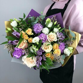 Диантус, Роза одноголовая, Лизиантус Эустома, Альстромерия, Роза кустовая, Эвкалипт, Лимониум, Писташ, Дизайнерская упаковка