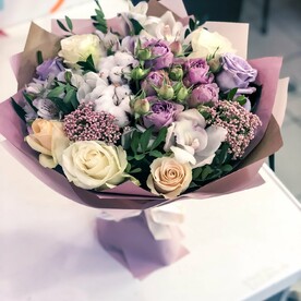 Роза одноголовая, Альстромерия, Писташ, Хлопок, Орхидея, Роза кустовая, Дизайнерская упаковка