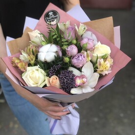 Роза одноголовая, Альстромерия, Писташ, Хлопок, Орхидея, Озотамнус, Роза кустовая, Дизайнерская упаковка