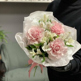 Французская роза с альстромерией