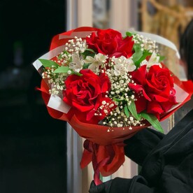 Современная классика французских роз и гипсофилы