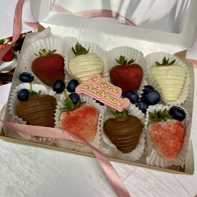 Клубника в шоколаде «с днем рождения!»