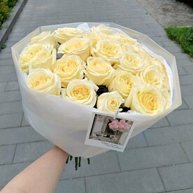 25 шикарных пионовидных роз