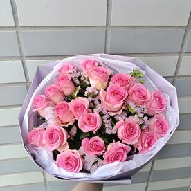 Розовые розы и статица 🥰Букет незабываемый