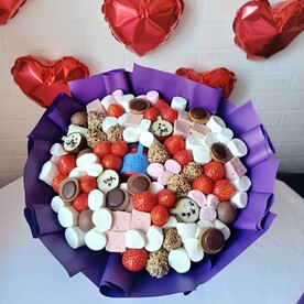 Сладкий букет с маршмеллоу, клубникой и шоколадными конфетами 💜