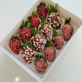 Клубника в шоколаде «розовая мечта»