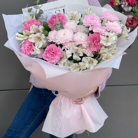 Нежный букет из самых стойких цветов