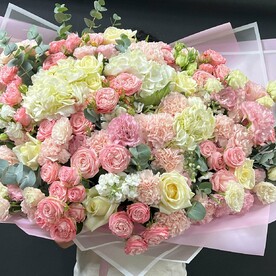 Гортензия, Роза, Роза кустовая, Гвоздика, Эустома, Маттиола, Эвкалипт, Упаковка, Подкормка для цветов, Инструкция по уходу за букетом, Аквабокс, Транспортировочная коробка