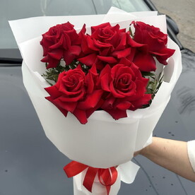 Букет из красных французских роз