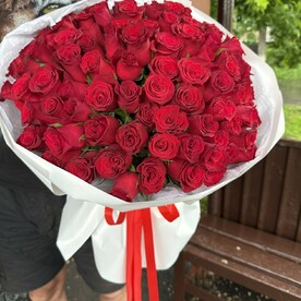 101 красная Роза в оформлении