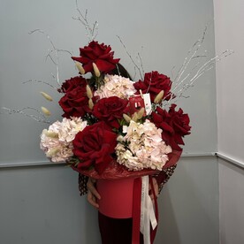 Лагурус, Французские розы, Гортензия, Писташ, Тишью, Шляпная коробка, Открытка