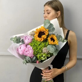 Эвкалипт шт, Пион шт, Подсолнух шт, Озотамнус шт, Гортензия шт, Дизайнерская упаковка шт, шт