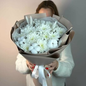 Букет из хризантем с хлопком