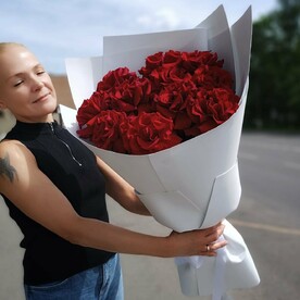 Букет гигант из 11 Французских бордовых роз