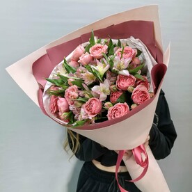Нюдовый букет из кустовой розы и альстромерии для мамы, любимой девушки, на день рождения 🔥ХИТ