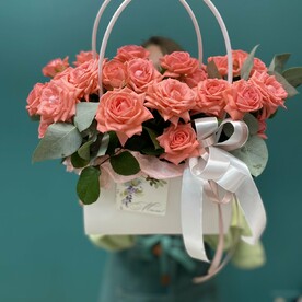 Корзина с розами