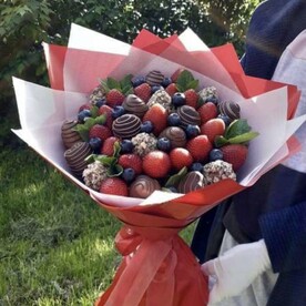 Свежая клубника, Шоколад Бельгийский, Голубика, Мята, Вафельная крошка, Декор, Корейская упаковка
