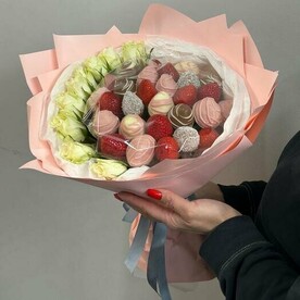 Роза белая, Кокосовая стружка, Клубника в шоколаде callebaut бельгия гр, Коробка для букета, Корейская упаковка