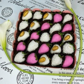 Коробочка клубника в шоколаде яркий шик