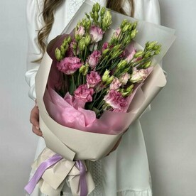 Букет из 5 розовых лизиантусов