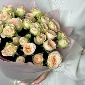 Букет из 7 кустовых роз