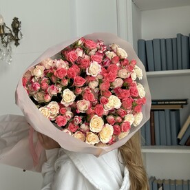 Букет из 35 кустовых роз
