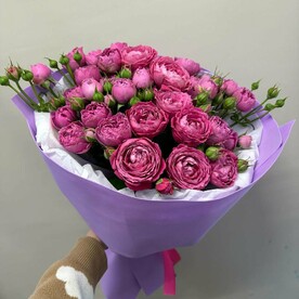 Букет из 5 пионовидных кустовых роз