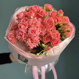 Кустовые розы яркий букет хит
