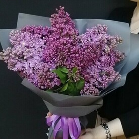 Букет из ароматной сирени